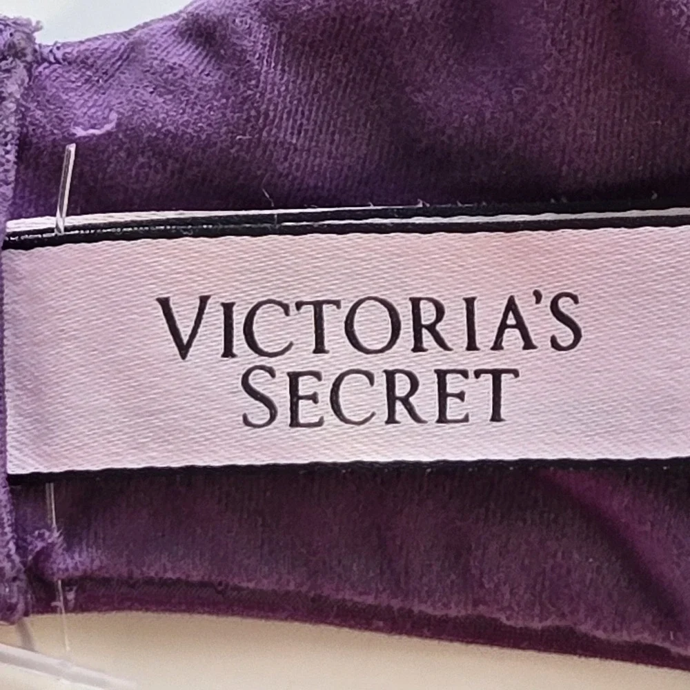 Victoria's Secret Lined Perfect Coverage Underwire Bra Size 32DDD‎ Purple